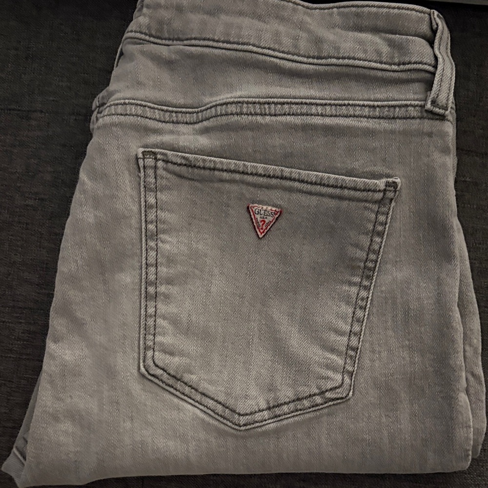 Guess by Marciano Women's Gray Skinny Jeans with Triangle Logo Patch